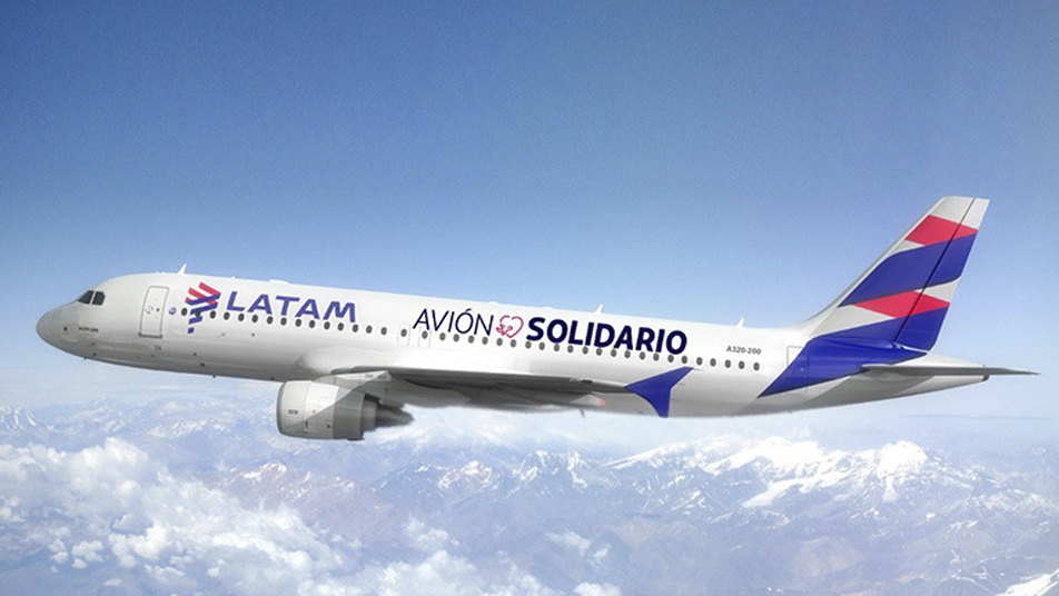Avión Solidario LATAM: Bomberos de Isla de Pascua primeros beneficiados con el convenio