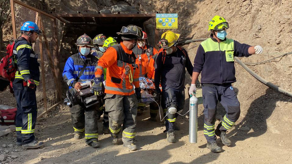 Bomberos de Rancagua rescatan a trabajador atrapado en Mina El Maitén de Chancón 