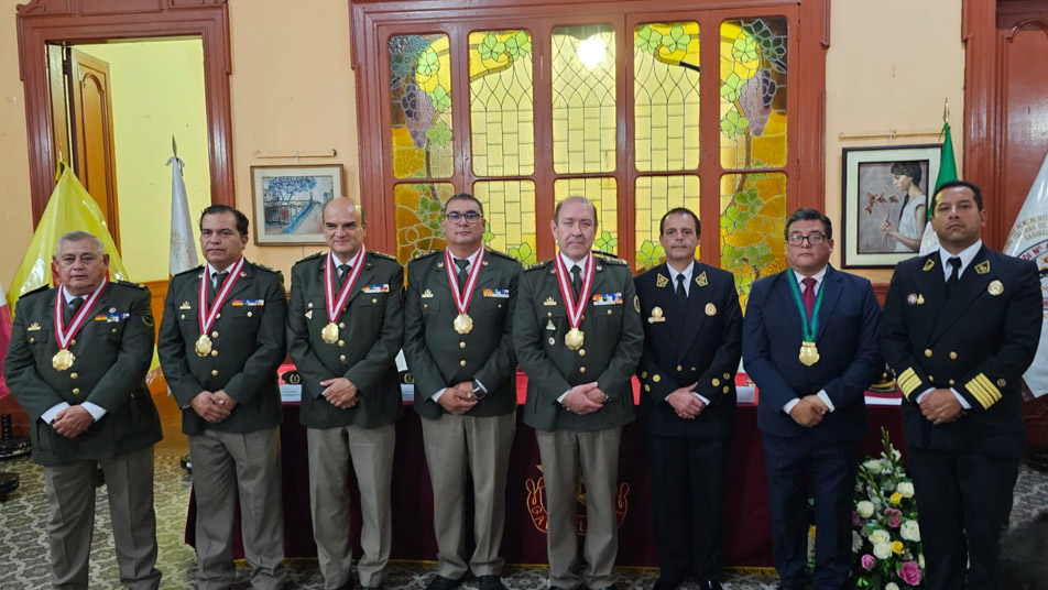 Bomberos de Chile y de Perú estrechan lazos de unión y fraternidad