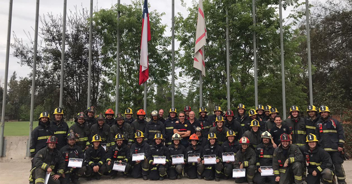 Instructores españoles impartieron curso de Ventilación Avanzada al Cuerpo de Bomberos de Santiago