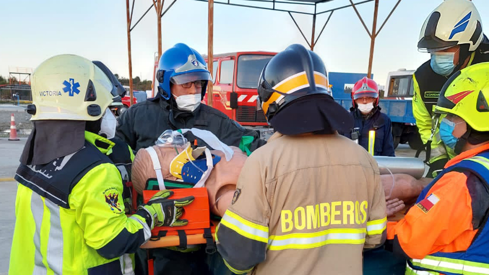 Bomberos de la Araucanía se capacitan en técnicas de rescate vehicular