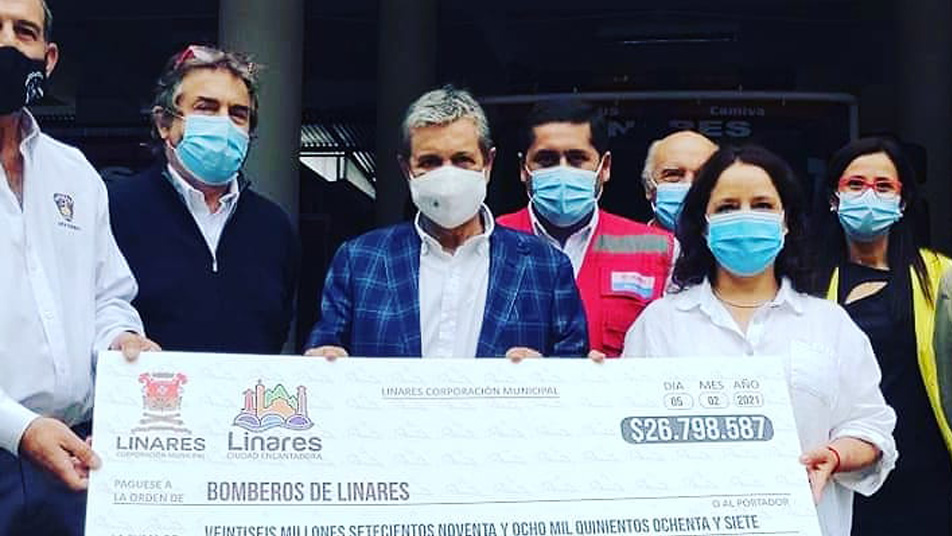 Bomberos de Linares reciben “donación histórica” gracias a los parquímetros