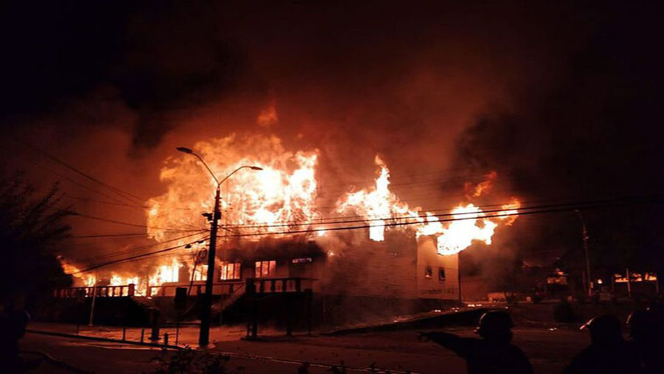 A pesar de las dificultades, rápido y coordinado trabajo de Bomberos permitió controlar múltiples focos de incendios en Panguipulli