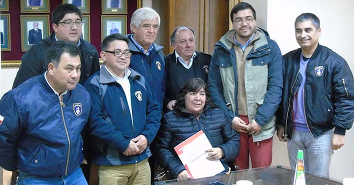 Entregaron renta vitalicia a viuda de Voluntario de Bomberos de Ñiquén