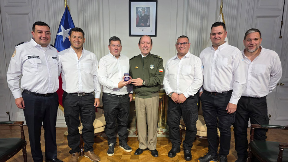 Bomberos voluntarios de Córdoba visitaron la Sede Central de la Junta Nacional