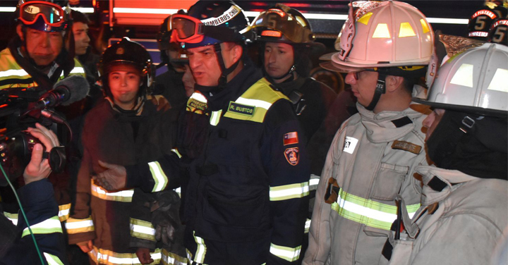 Presidente Nacional de Bomberos de Chile acompañó en terreno a los bomberos en las emergencias vividas por la delicada situación del país.