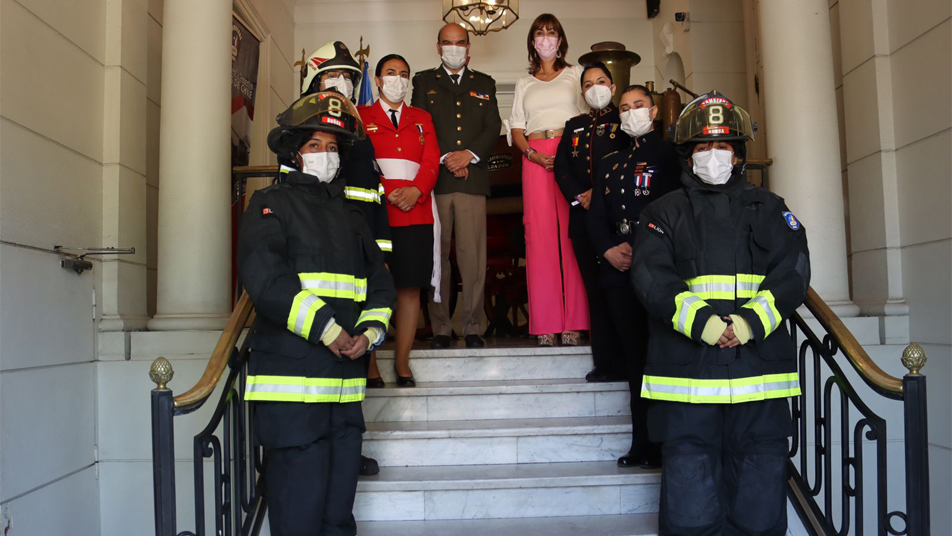 Bomberos de Chile firma convenio con el Ministerio de la Mujer y la Equidad de Género