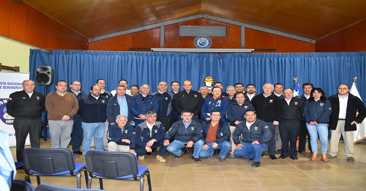 Presidente Nacional de Bomberos entregó equipo de protección forestal en Biobío