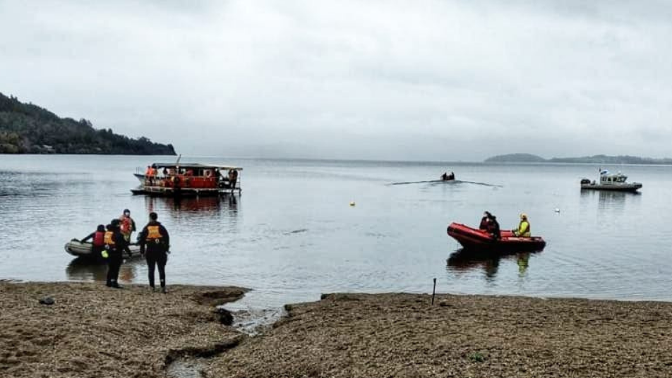 Bombero extraviado en lago Panguipulli es buscado intensamente por sus compañeros