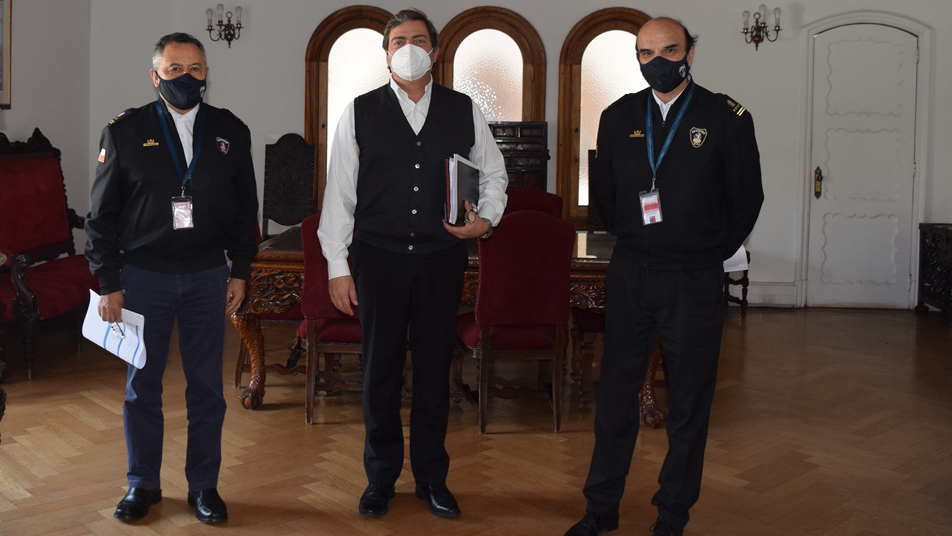 Presidente Nacional visita La Moneda para acelerar procesos administrativos y la coordinación de incendios forestales