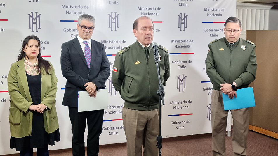 Bomberos de Chile y Ministerio de Hacienda logran acuerdo por presupuesto de la institución para 2024 