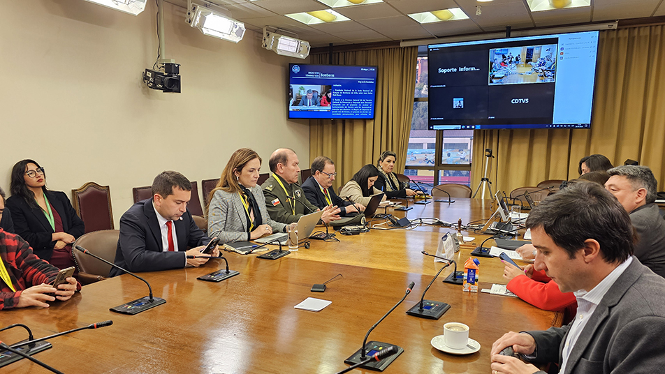 Comisión Bomberos de la Cámara: Parlamentarios entregan su apoyo a la institución