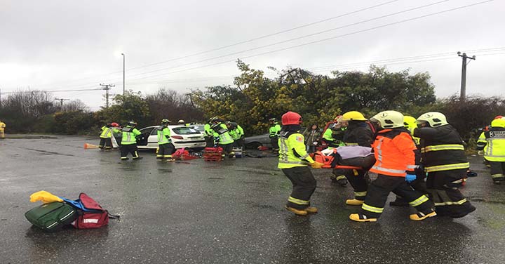 Bomberos realizó simulacro de accidente  a gran escala en la comuna de Loncoche