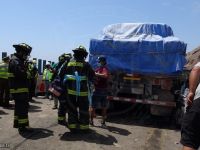 Bomberos de Iquique responde a colisión múltiple en acceso a Iquique