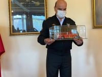 Presidente Nacional Raúl Bustos entrega reliquia a la Tercera Compañía de Bomberos de Osorno