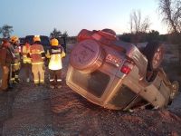 Bomberos de la Tirana y Pozo Almonte concurrieron a volcamiento de alta energía