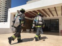 Instructores de Bomberos capacitan a Bomberos iquiqueños en nuevas técnicas para combatir incendios en edificios