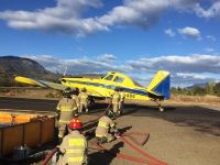 Presidente Sebastián Piñera se reúne con bomberos que apoyan abastecimiento de aeronaves en Cochrane