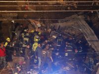 Arduo trabajo de Bomberos de Valparaiso para recuperar cuerpos tras derrumbre de vivienda