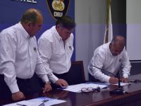 Bomberos de Tocopilla y Ancud recibieron nuevas unidades de emergencias