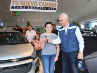 Ganadoras de la Rifa de las Compañías de Bomberos de Temuco recibieron sus automóviles 