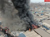 Incendio destruyó cinco galpones en Zona Franca de Iquique