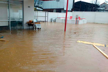 Cuartel de Curanilahue sufre inundación por lluvias
